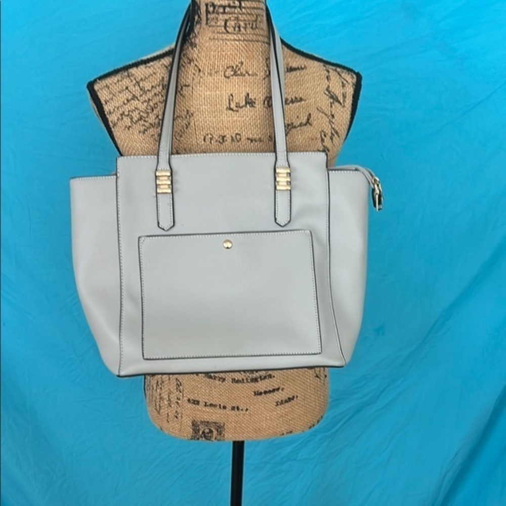 Gray Minimalist Shoulder Bag with Structured Design